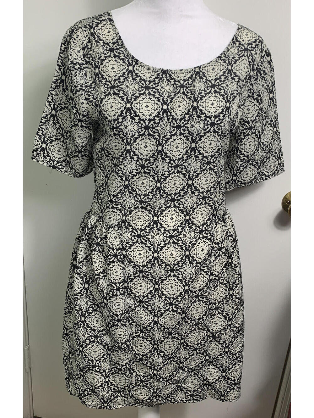 Momteau Black And White Dress Medium Casual Work Career Lightweight